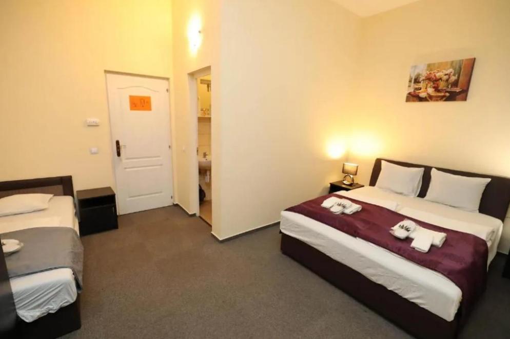 Hotel California Budapest Ngoại thất bức ảnh