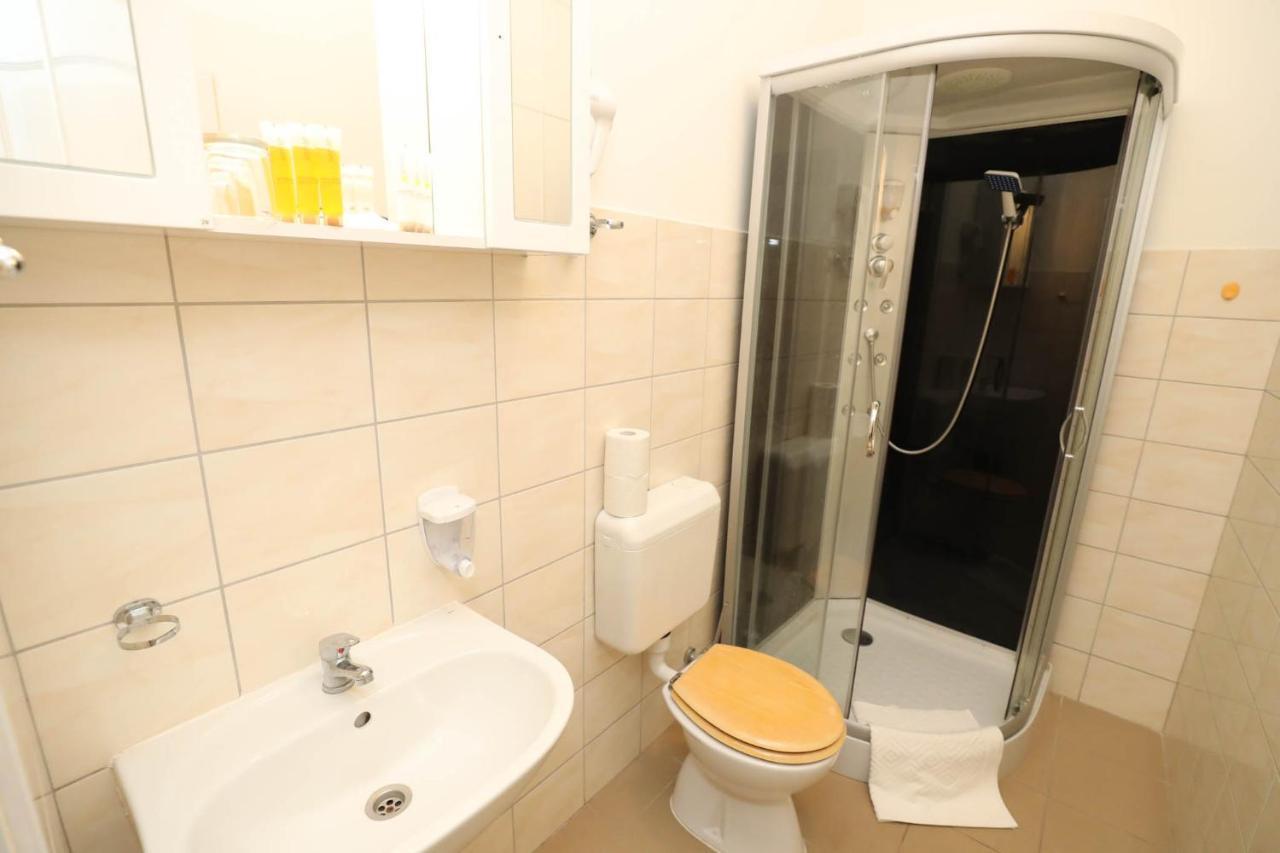 Hotel California Budapest Ngoại thất bức ảnh